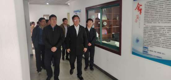 ���Қgӭ����ʡ�l(w��i)��ί�hί��(sh��)ӛ����ǰ�I(l��ng)��(d��o)һ���W�Rʏ��ʥ���ڿƼ����޹�˾�{(di��o)��ָ��(d��o)����